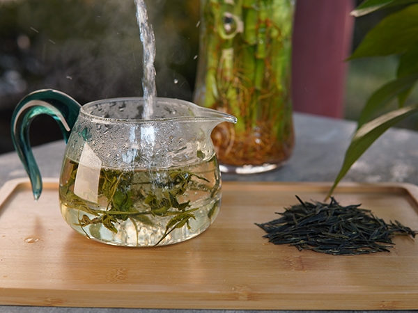 鼎尖綠茶